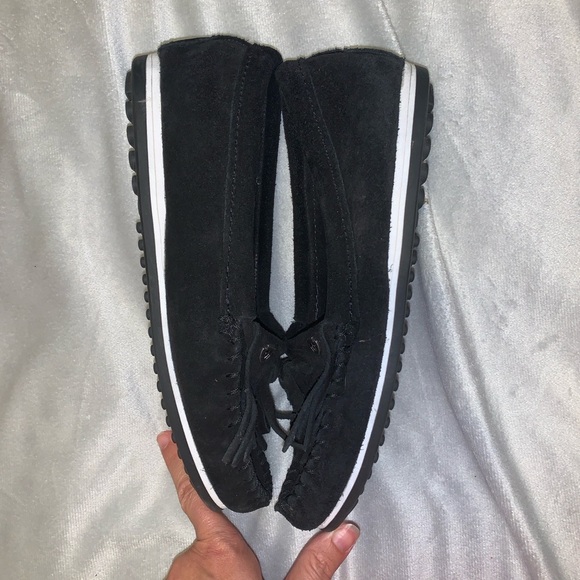Minnetonka Women's Moccasins boat shoes Black Suede fringe Kilty plus flats 7 - Picture 4 of 8